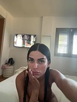 Snapshot of miaabelluccii chatting on July 5, 5:20 pm miaabelluccii online show from July 5, 5:20 pm