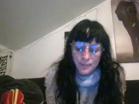 Snapshot of sexujuly88 chatting on December 11, 10:27 pm sexujuly88 online show from December 11, 10:27 pm