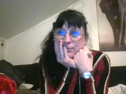 Snapshot of sexujuly88 chatting on December 13, 10:34 pm sexujuly88 online show from December 13, 10:34 pm