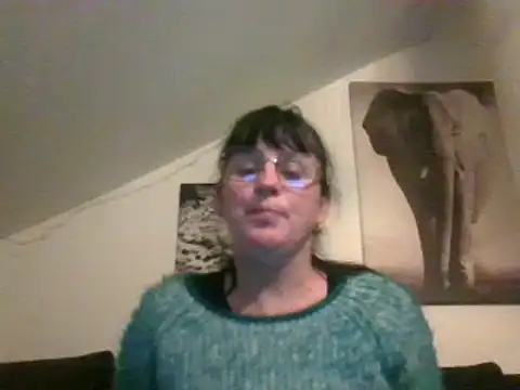Snapshot of sexujuly88 chatting on December 22, 10:15 pm sexujuly88 online show from December 22, 10:15 pm