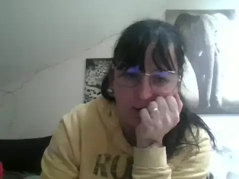Snapshot of sexujuly88 chatting on February 4, 8:24 am sexujuly88 online show from February 4, 8:24 am