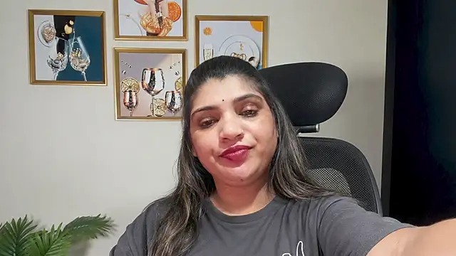 Snapshot of Hottiehaniya7245 chatting on June 1, 6:59 am Hottiehaniya7245 online show from June 1, 6:59 am