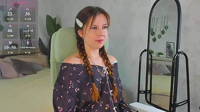 Snapshot of Violeta_Paul chatting on July 11, 12:57 am Violeta Paul online show from July 11, 12:57 am