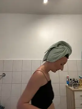 Snapshot of PregnantEmilia chatting on June 1, 7:37 pm PregnantEmilia online show from June 1, 7:37 pm