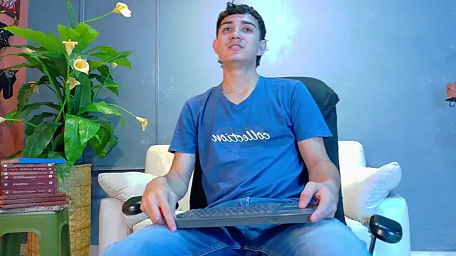 aalejo gray online show from June 2, 1:24 pm
