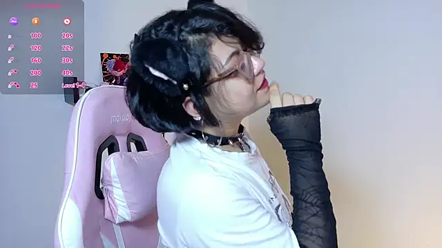 Snapshot of Meow_cat4 chatting on June 14, 8:00 pm Meow cat4 online show from June 14, 8:00 pm
