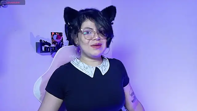 Snapshot of Meow_cat4 chatting on June 17, 11:23 am Meow cat4 online show from June 17, 11:23 am
