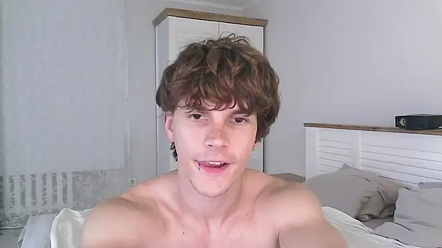 Snapshot of Eric_Crush chatting on July 7, 4:04 am Eric Crush online show from July 7, 4:04 am