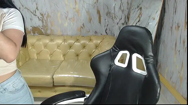lia x a online show from June 10, 1:10 pm