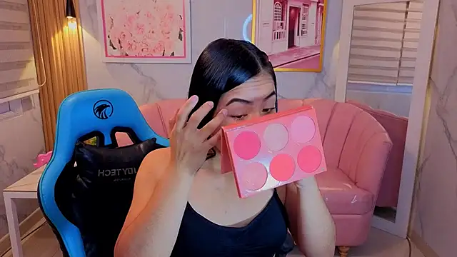 lia x a online show from June 12, 1:10 pm
