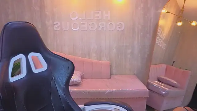 lia x a online show from July 6, 1:08 pm