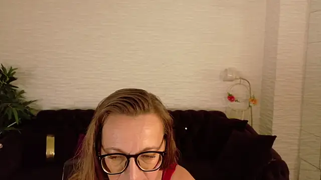 Snapshot of SiennaShinee chatting on July 19, 7:39 pm SiennaShinee online show from July 19, 7:39 pm
