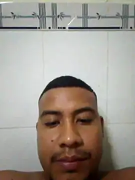 Snapshot of Giovann14 chatting on June 22, 11:24 pm Giovann14 online show from June 22, 11:24 pm
