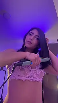Nicolegh  online show from June 18, 2:01 am