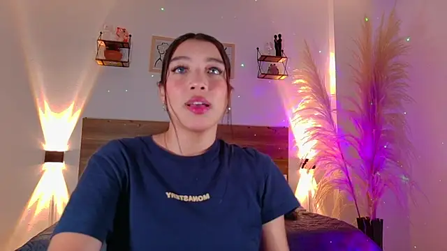  Emmakiss  online show from June 18, 12:20 pm
