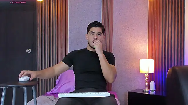 Snapshot of luciano_vitale chatting on July 5, 12:56 pm luciano vitale online show from July 5, 12:56 pm