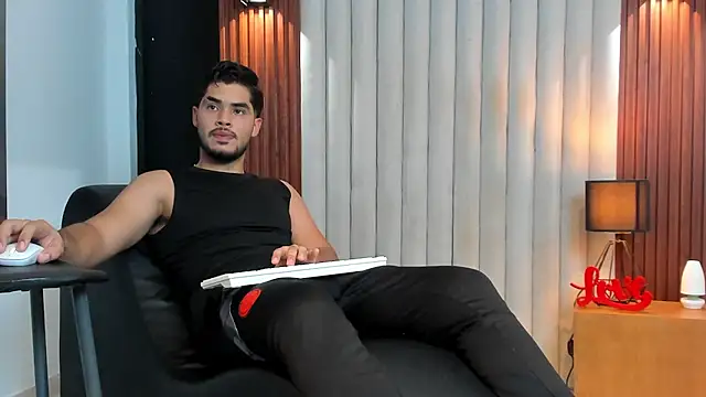 Snapshot of luciano_vitale chatting on July 16, 6:36 pm luciano vitale online show from July 16, 6:36 pm
