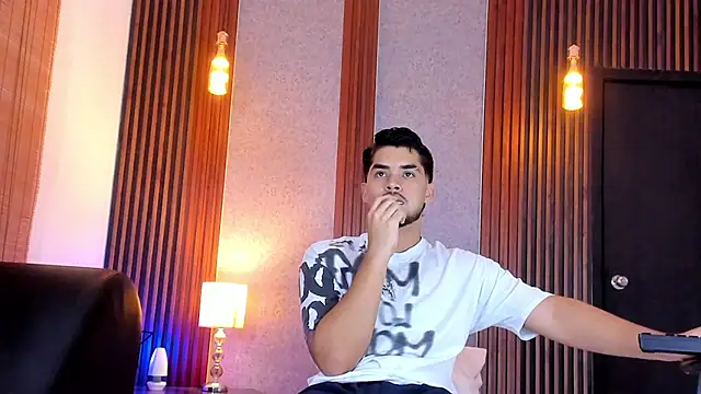 Snapshot of luciano_vitale chatting on July 18, 12:09 pm luciano vitale online show from July 18, 12:09 pm