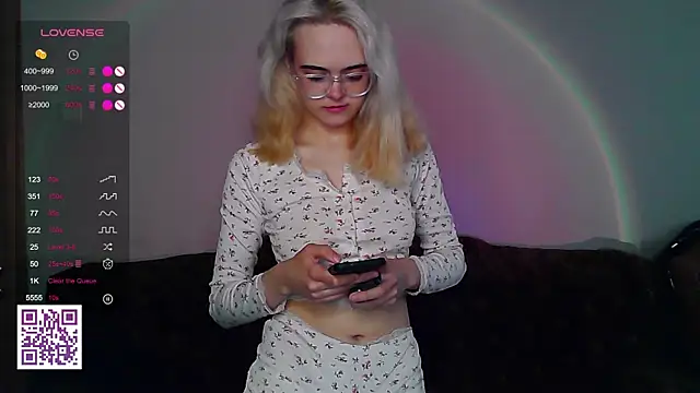 Snapshot of Oxcy_Secret chatting on June 18, 6:13 am Oxcy Secret online show from June 18, 6:13 am