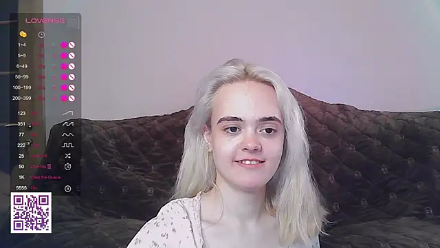 Snapshot of Oxcy_Secret chatting on June 18, 9:14 am Oxcy Secret online show from June 18, 9:14 am