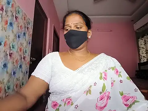 Snapshot of Meenakshy chatting on June 26, 8:41 am Meenakshy online show from June 26, 8:41 am