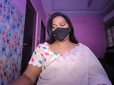 Snapshot of Meenakshy chatting on July 7, 5:54 am Meenakshy online show from July 7, 5:54 am