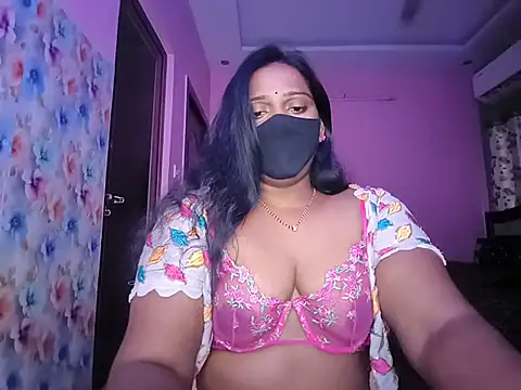Snapshot of Meenakshy chatting on July 7, 6:47 am Meenakshy online show from July 7, 6:47 am