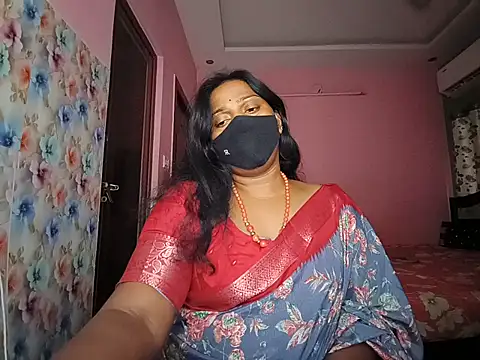 Snapshot of Meenakshy chatting on July 31, 5:18 am Meenakshy online show from July 31, 5:18 am