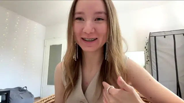 smalllisa online show from June 7, 2:10 pm