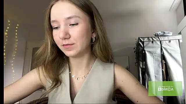 smalllisa online show from July 18, 4:44 pm