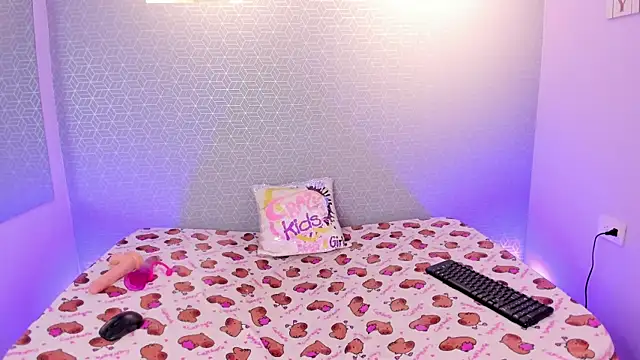 Bloomie 1 online show from June 25, 8:02 pm