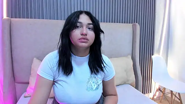 Snapshot of NaomiWhite_ chatting on June 16, 8:11 pm NaomiWhite online show from June 16, 8:11 pm