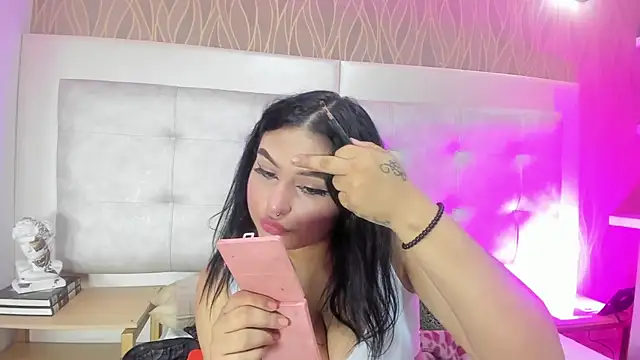 NaomiWhite  online show from July 18, 8:12 pm