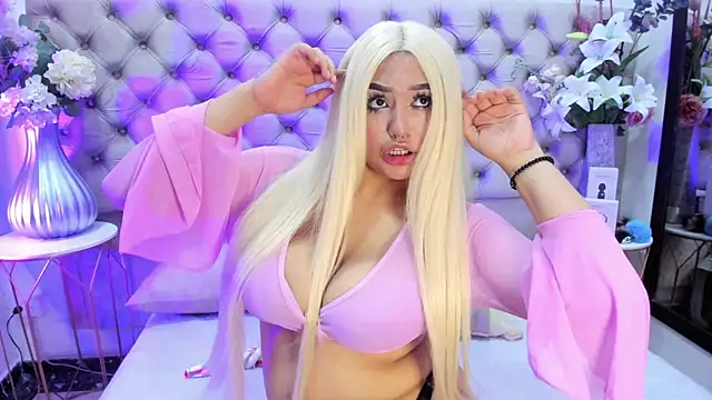 NaomiWhite  online show from July 22, 10:45 pm