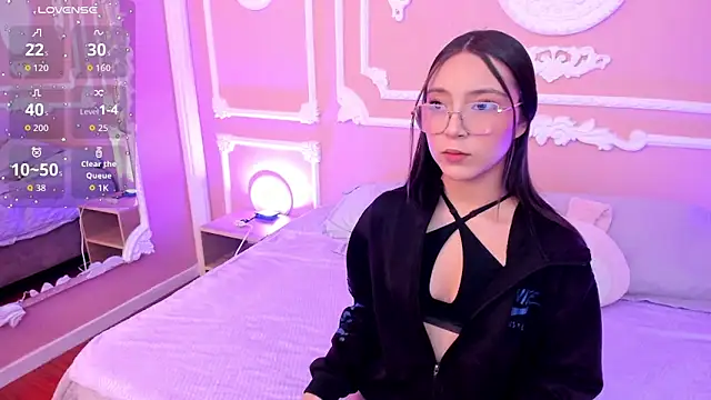 NinaSinclair online show from June 15, 11:34 am