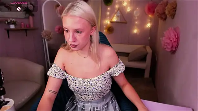 Snapshot of Angel_Tessa chatting on July 29, 8:51 pm Angel Tessa online show from July 29, 8:51 pm