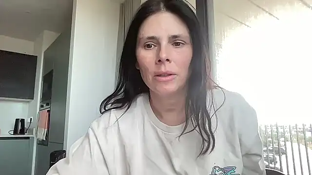 Snapshot of JadeLucy chatting on July 3, 6:53 am JadeLucy online show from July 3, 6:53 am