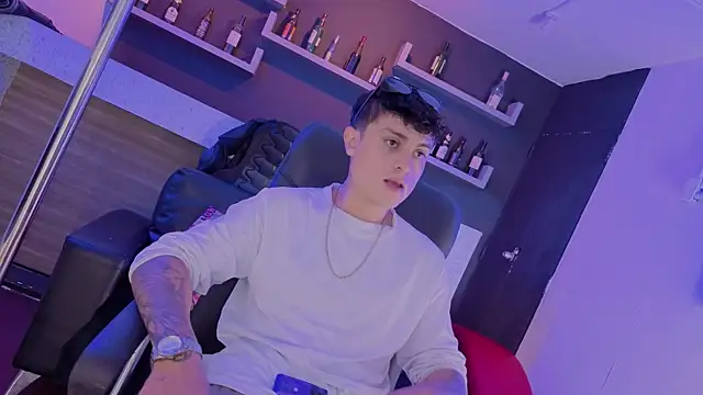 angel still  online show from July 18, 4:49 am
