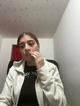 Snapshot of Cherry_Luna1 chatting on June 17, 11:38 pm Cherry Luna1 online show from June 17, 11:38 pm
