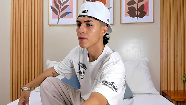 Snapshot of Axel_Mendozaa chatting on June 6, 9:08 pm Axel Mendozaa online show from June 6, 9:08 pm