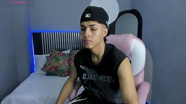 Snapshot of Axel_Mendozaa chatting on June 25, 7:51 pm Axel Mendozaa online show from June 25, 7:51 pm