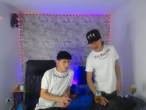 Snapshot of TheHotDuo19 chatting on July 29, 5:05 am TheHotDuo19 online show from July 29, 5:05 am