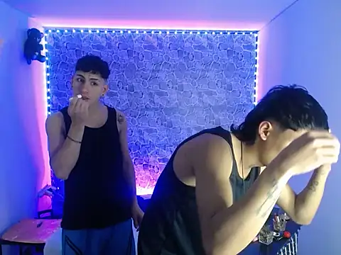 Snapshot of TheHotDuo19 chatting on August 7, 7:27 pm TheHotDuo19 online show from August 7, 7:27 pm