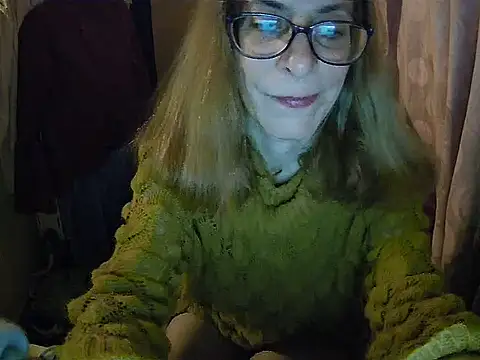 Snapshot of Aphrodity_Roxx chatting on July 6, 10:56 pm Aphrodity Roxx online show from July 6, 10:56 pm