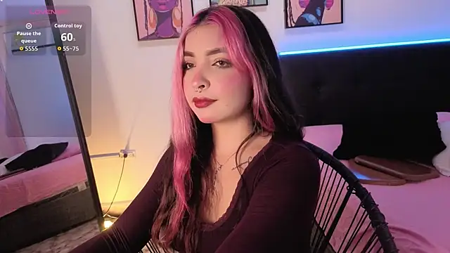 Snapshot of Maia_Mancini5 chatting on July 31, 8:19 pm Maia Mancini5 online show from July 31, 8:19 pm