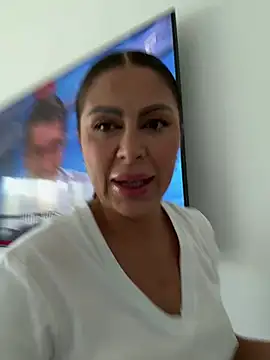 Evelyn Anya online show from June 13, 5:49 am
