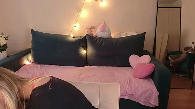 Viki Charm online show from August 3, 8:02 am
