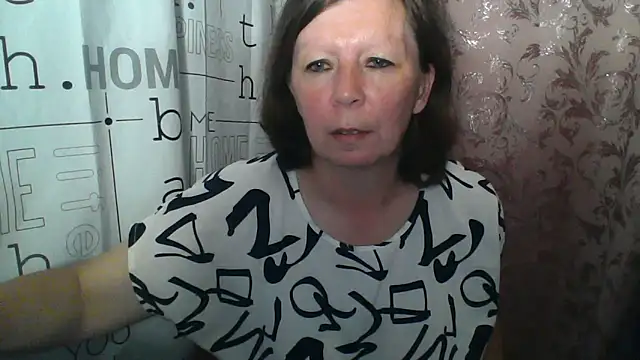 Snapshot of Schastlivaya43 chatting on June 10, 9:03 pm Schastlivaya43 online show from June 10, 9:03 pm