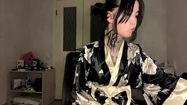 staryrose online show from June 24, 4:17 pm