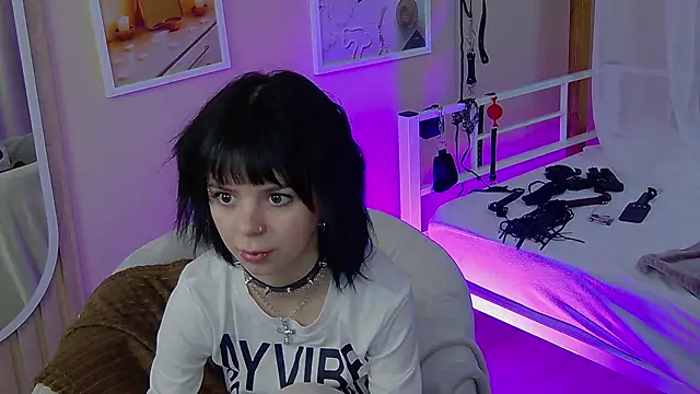 Snapshot of TwiggySmith chatting on June 28, 7:36 am TwiggySmith online show from June 28, 7:36 am